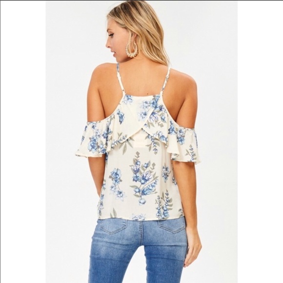 🦋🌸🌺LADIES THIS OFF THE SHOULDER TOP GUYS 💗IT🦋 - Picture 4 of 5